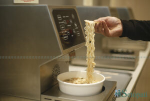 यस्तो अनौठो रेस्टुरेन्ट, जहाँ ग्राहकले आफ्नो खाना आफै पकाउँछन् 1 noodles3 1762797113