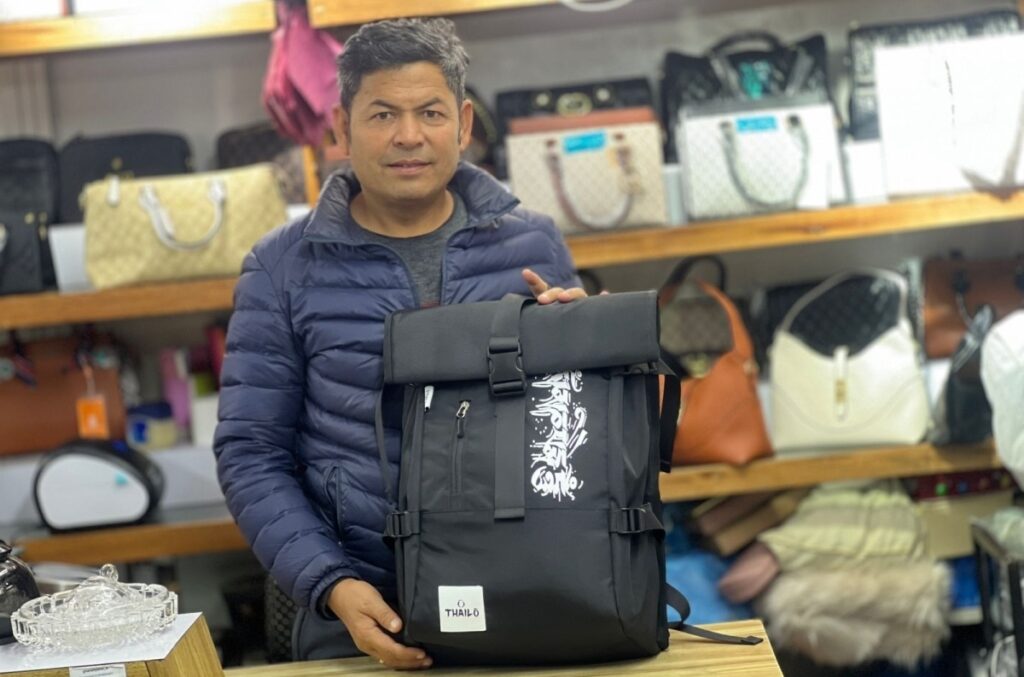 ‘थैलो’: आयातीत झोला बेच्दै आएका घनश्याम चौधरीको आफ्नै नेपाली ब्रान्डको सफल यात्राको कथा 1 ghanashyam chaudhary 1765033413